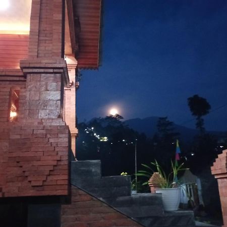 Villa Pringgitan Tawangmangu Ngoại thất bức ảnh